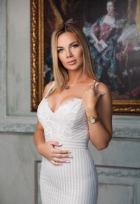 Леся 22 года м.Новогиреево