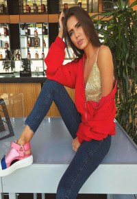 Эвелина 25 лет м.Новокузнецкая